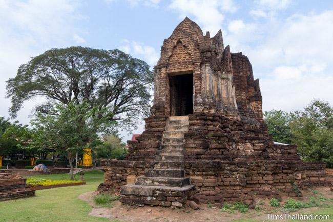 prang wat chulamani khmer ruin