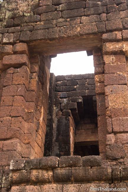 San Ta Pha Daeng Khmer ruin back door