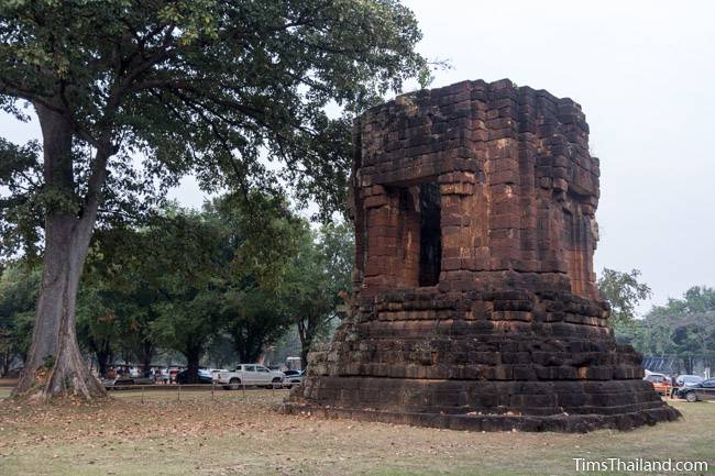 San Ta Pha Daeng Khmer ruin