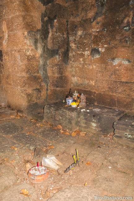 San Ta Pha Daeng Khmer ruin interior