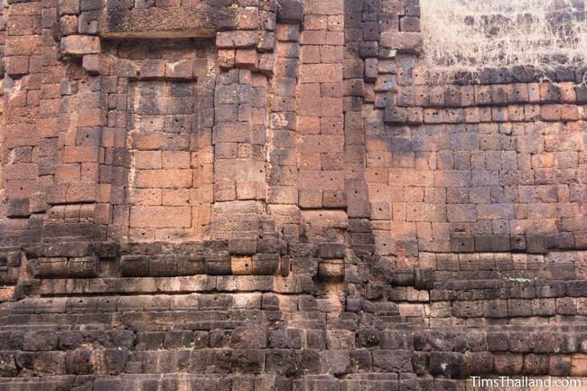 San Ta Pha Daeng Khmer ruin wall