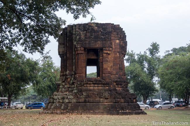 San Ta Pha Daeng Khmer ruin