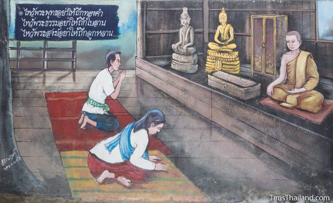 picture of people respecting monk on Wat Pho Nontan meditation hall