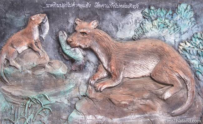 picture of otter on Wat Pho Nontan meditation hall