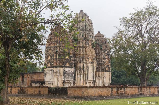 Wat Si Sawai Khmer ruin towers