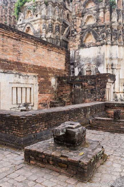 yoni at Wat Si Sawai Khmer ruin