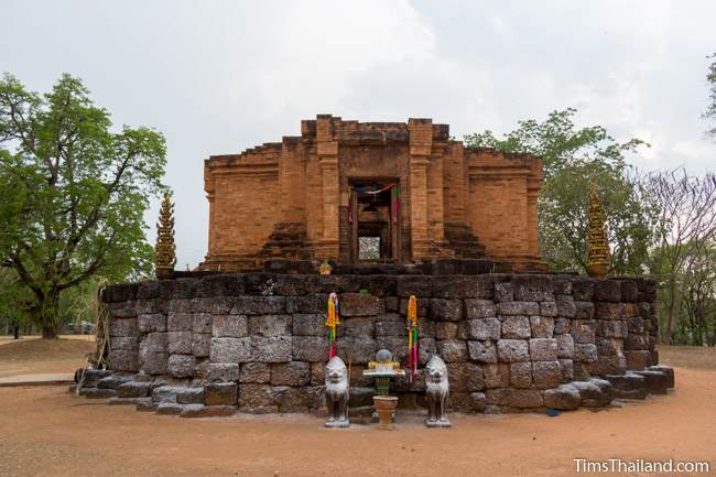 east side of Ku Daeng Khmer ruin