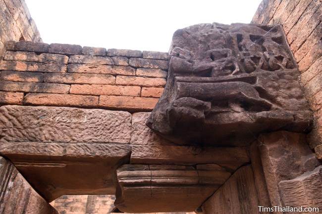 Ku Daeng Khmer ruin east interior lintel