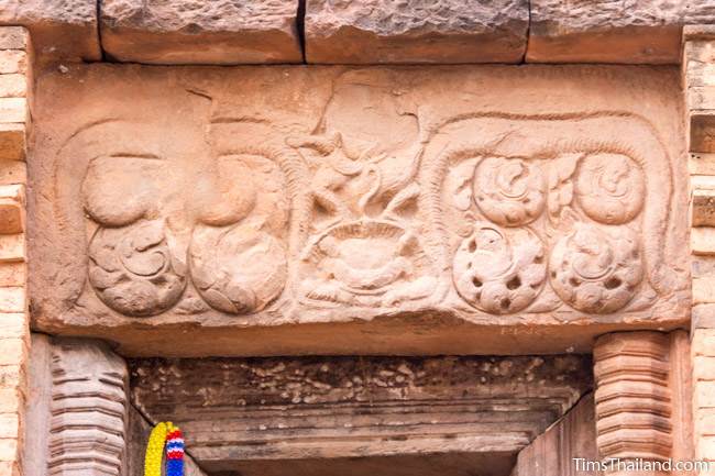 Ku Daeng Khmer ruin west exterior lintel