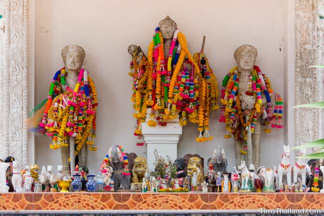 Vishnu and dvarapala statues in shrine at Non Thaen Phra Khmer ruin