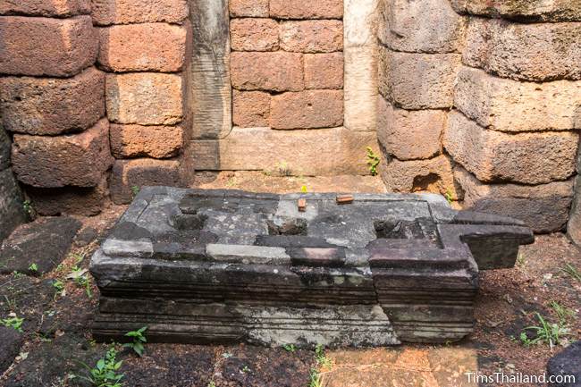 triple pedestal of Prang Ku Ban Nong Faek Khmer ruin