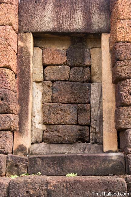 false false door at Prang Ku Ban Nong Faek Khmer ruin