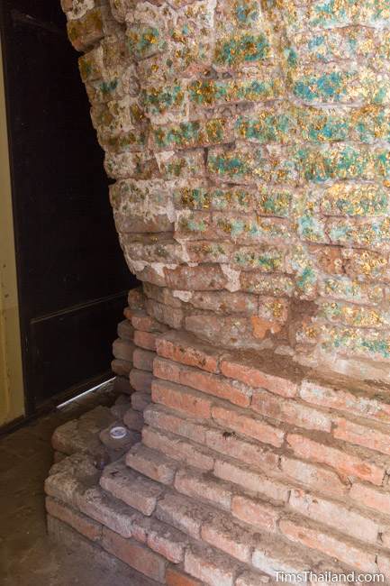 brick stupa at Wat Boon