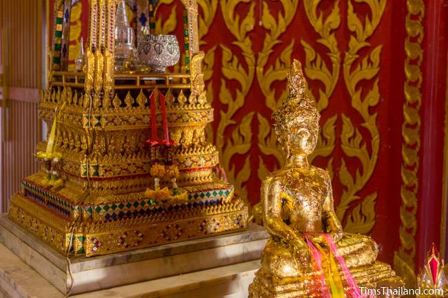 replica Luang Por Phra Lap Buddha image in the stupa at Wat That