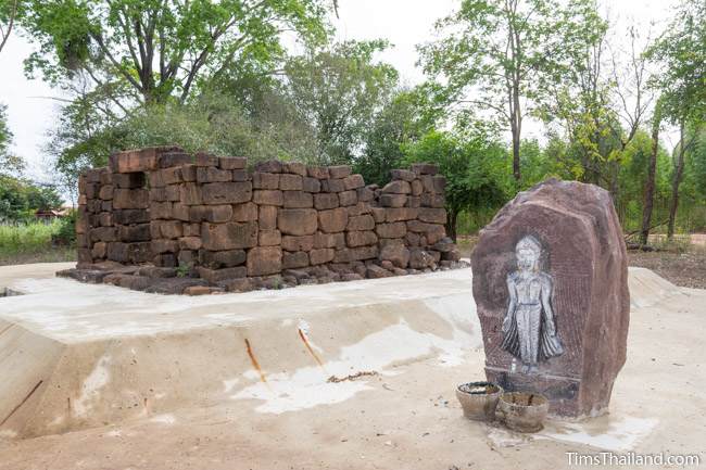 Buddha relief next to Ku Ban Nong Ranya Khmer ruin