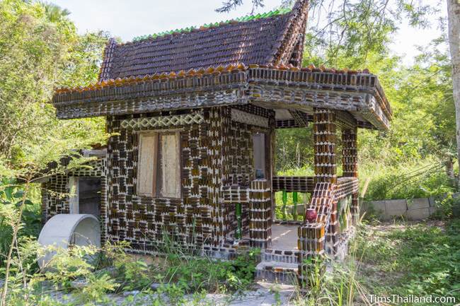 Wat Khuat bottle temple's monks' quarters