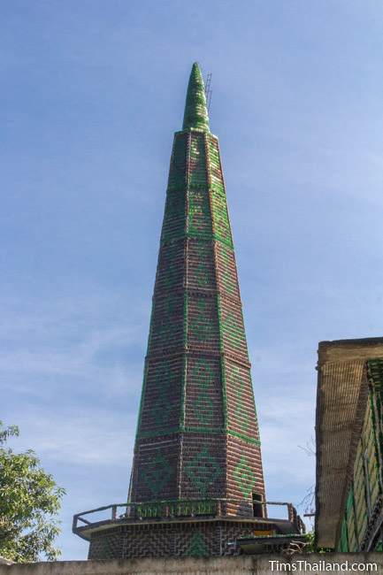 Wat Khuat bottle temple's main stupa