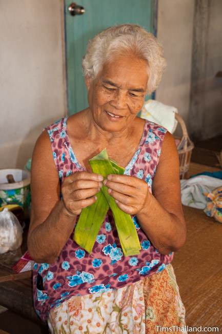 preparing food for ancestors during Boon Khao Pradap Din