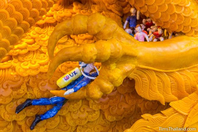 scene of the Tham Luang cave rescue on a Khao Phansa candle parade float