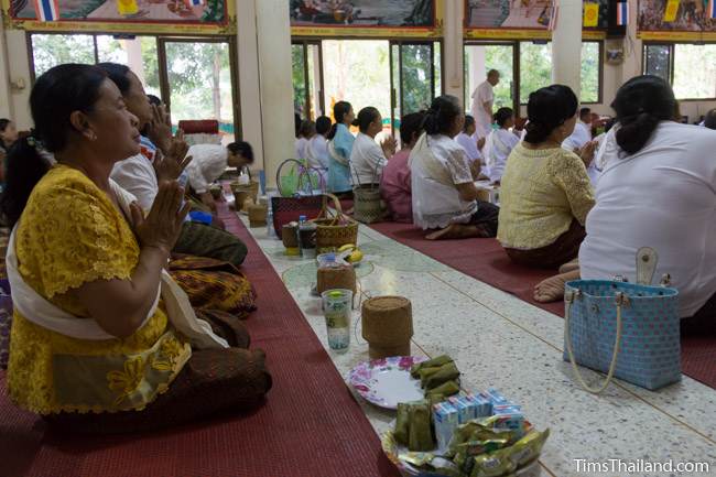 people sitting in temple during Boon Khao Pradap Din