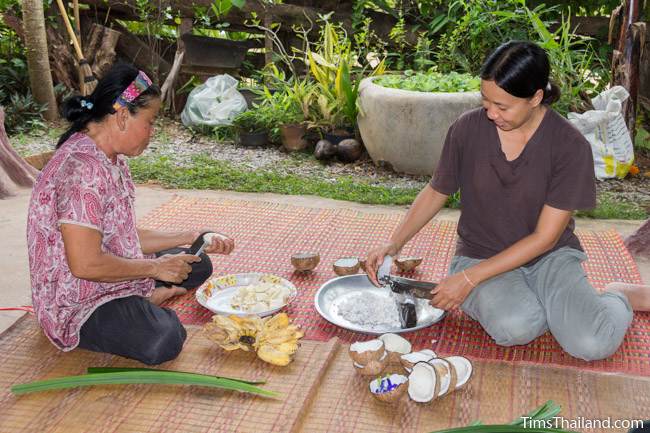 making khao tom pat snack during Boon Khao Pradap Din