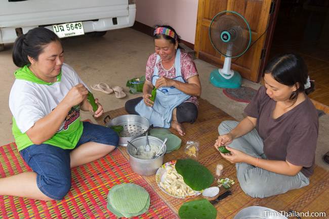 making khao tom pat snack during Boon Khao Pradap Din