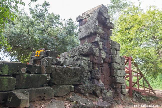 support holding up tower at Prang Sra Pleng Khmer ruin
