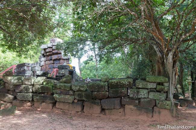 Prang Sra Pleng Khmer ruin