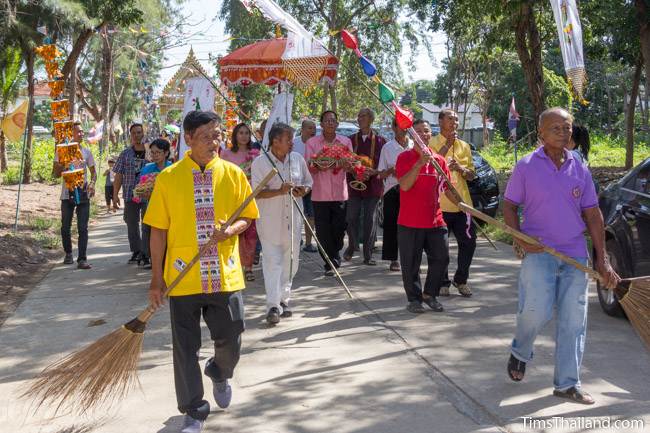 procession going to temple for Kathin celebration