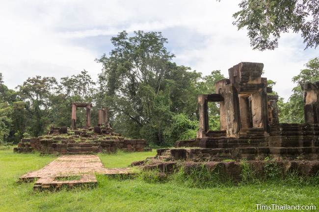 both buildings at Prang Phakho Khmer ruin