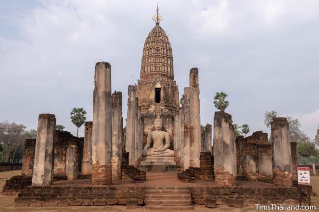 front view of prang and wihan with Buddha