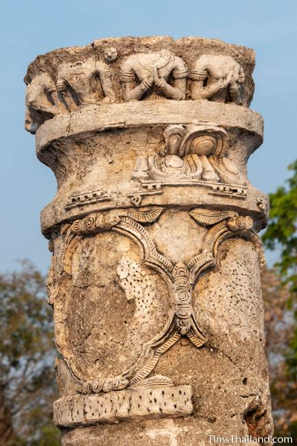 stucco designs on top of a tall pillar