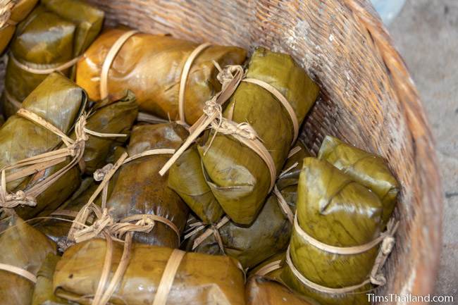 banana leaf snack packets