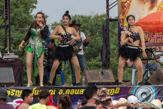 dancers on stage at a mo lam sing concert