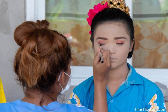 woman doing another woman's makeup