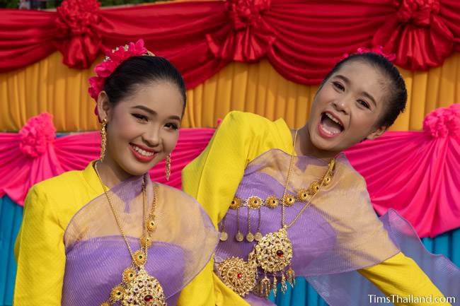 women in traditional Thai clothes