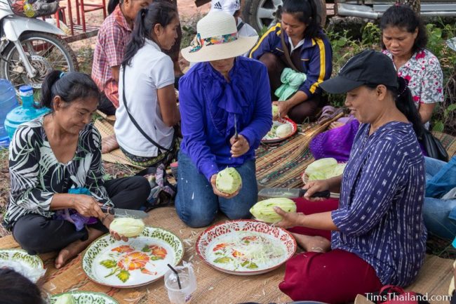 women slicing papaya