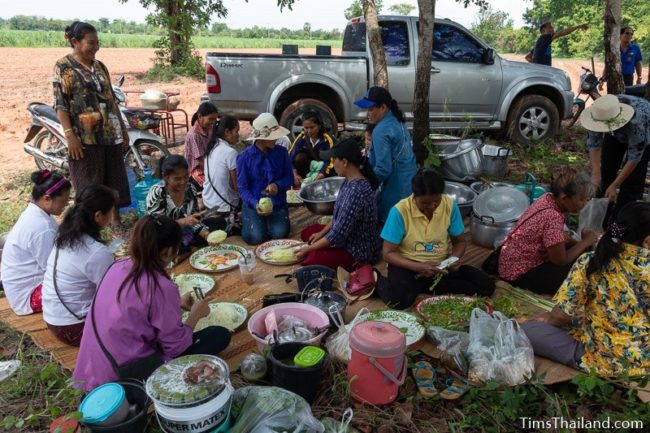 women preparing lunch