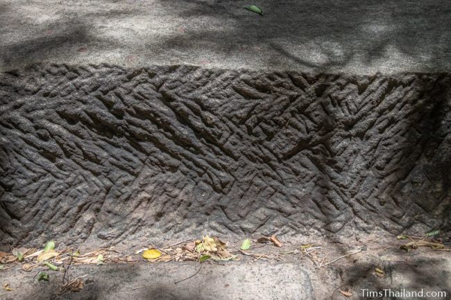 closeup of cutting marks on long sandstone cutting edge in bedrock