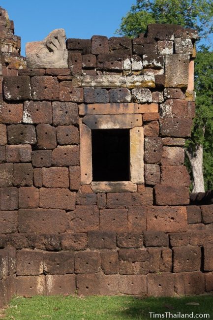 window and nagas on gopura