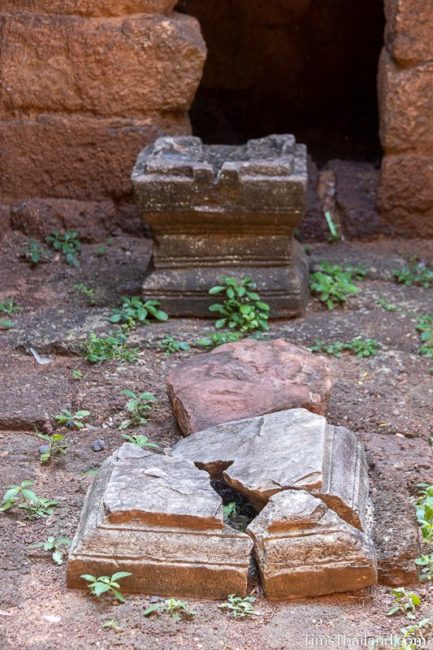 pedestals in gopura