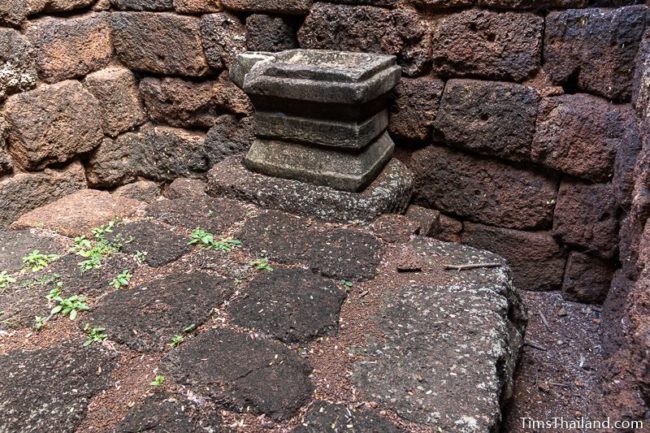 pedestal in bannalai with view of platform