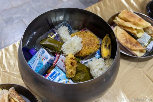 monk alms bowl with khao jee and other food