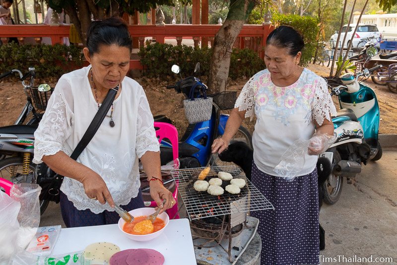 women making khao jee at the temple