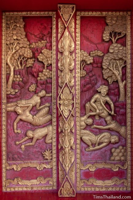 woodcarving of Angulimala cutting off a dead man's finger