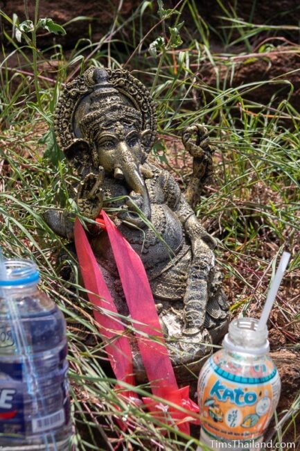 ganesh statue with offerings