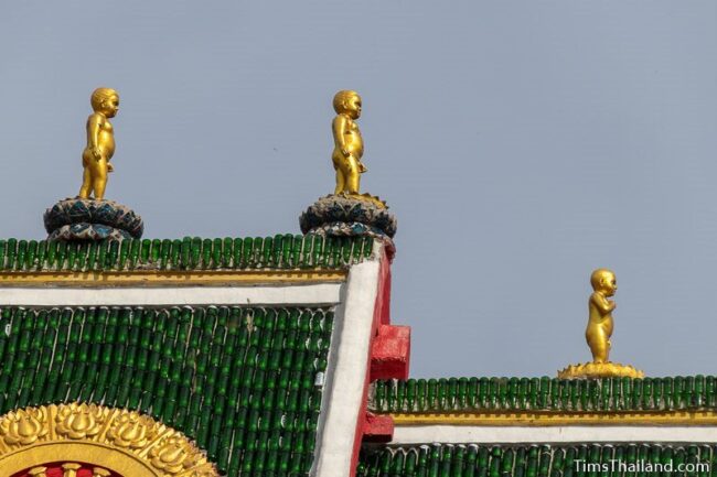 Baby Buddha statues on roof peak of ubusot