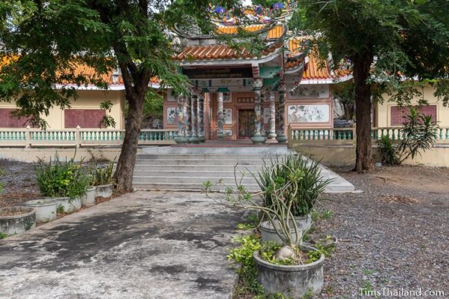 Chinese shrine building