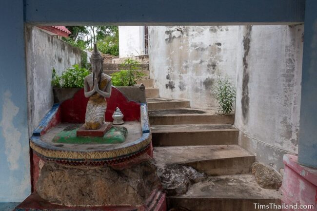 statue of rue si hermit next to stairs