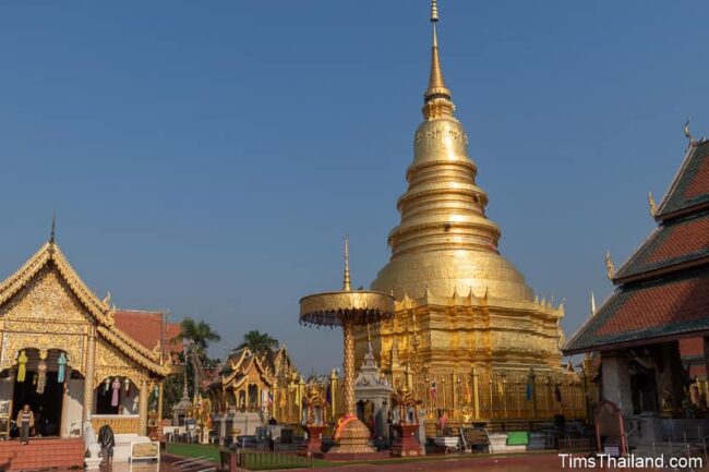 stupa doré